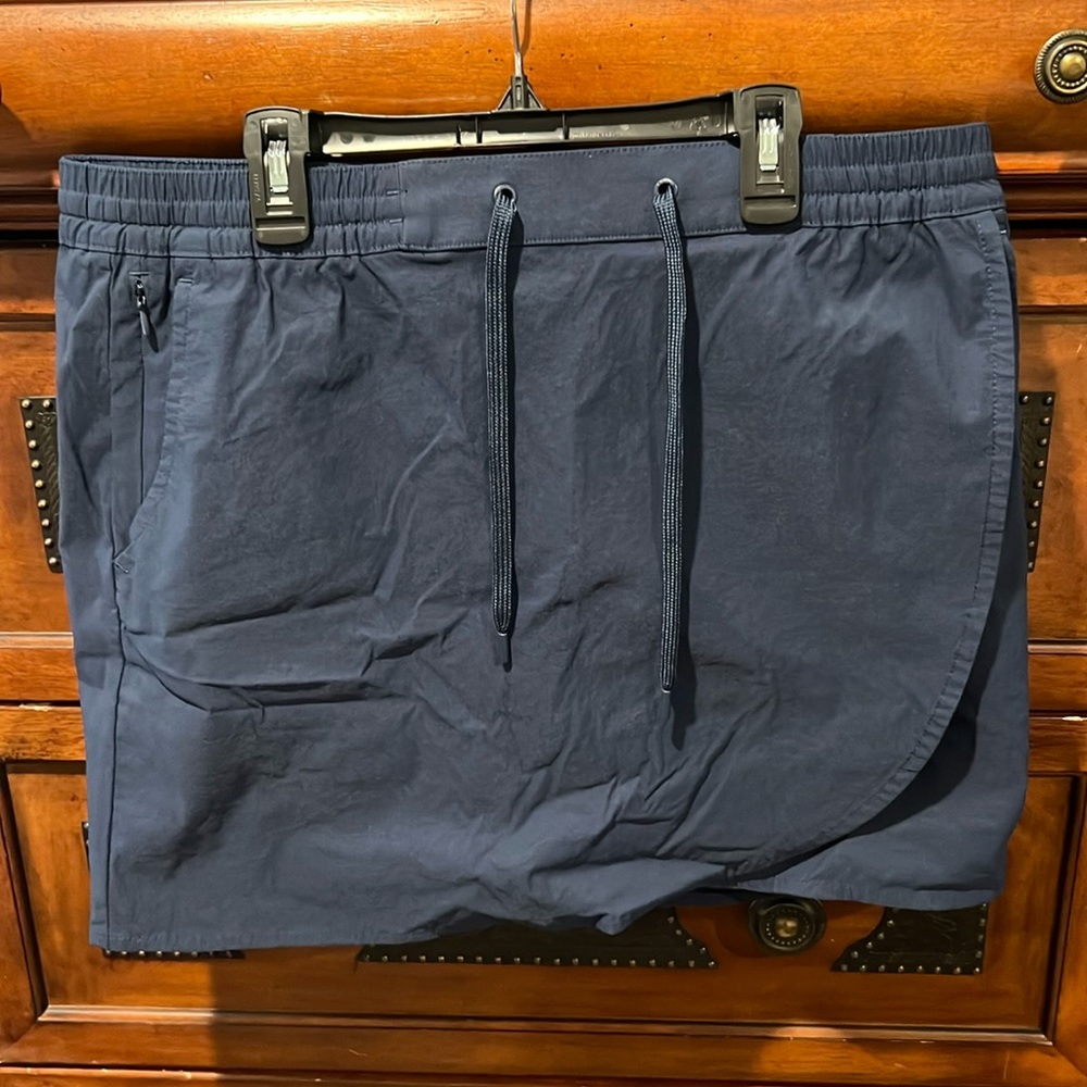 Eddie Bauer navy blue skort size large